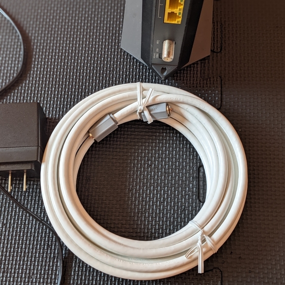 NETGEAR - Nighthawk AC1900 Router with DOCSIS 3.0 Cable Modem - Black - Picture 5 of 6